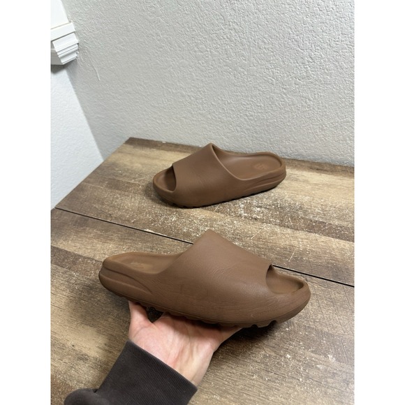Yeezy Slides Flax Brown Mens Size 11 Shoes Kanye ye Rare